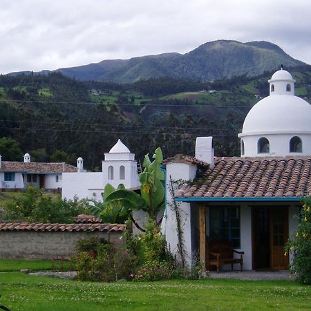 Las Palmeras Inn オタバロ エクステリア 写真