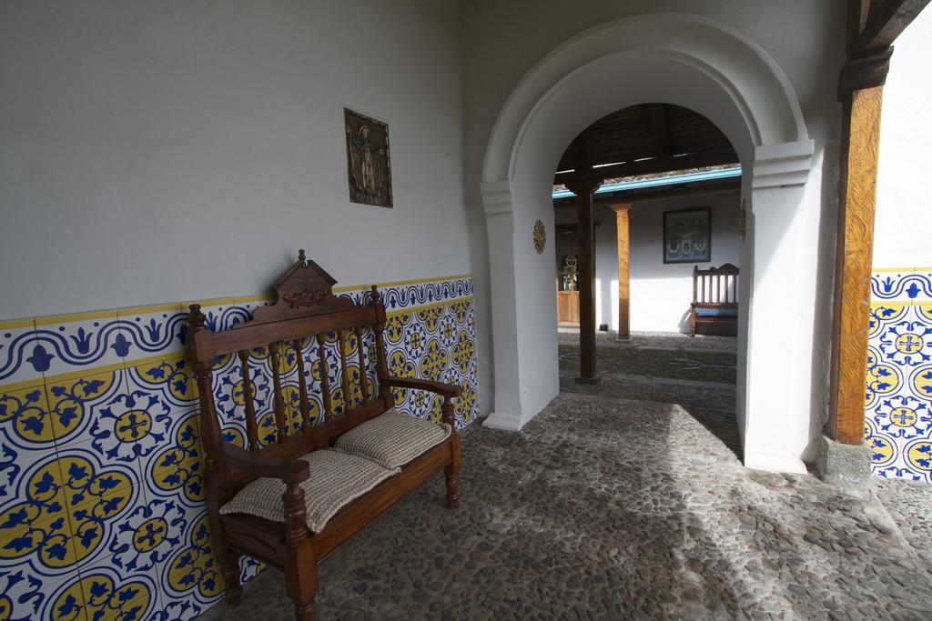 Las Palmeras Inn オタバロ エクステリア 写真
