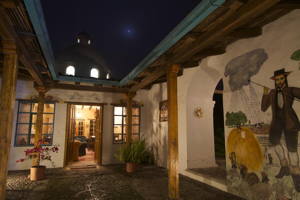 Las Palmeras Inn オタバロ エクステリア 写真