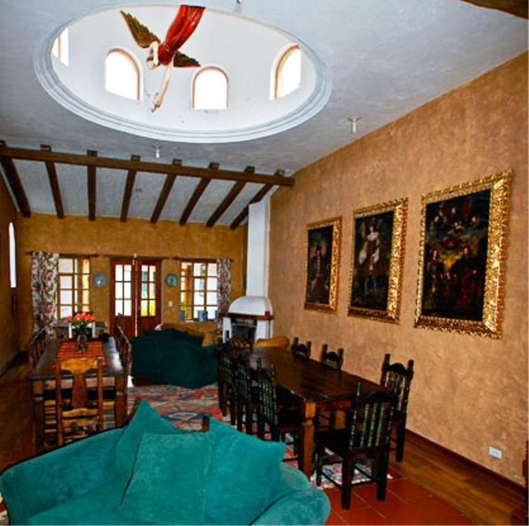 Las Palmeras Inn オタバロ エクステリア 写真