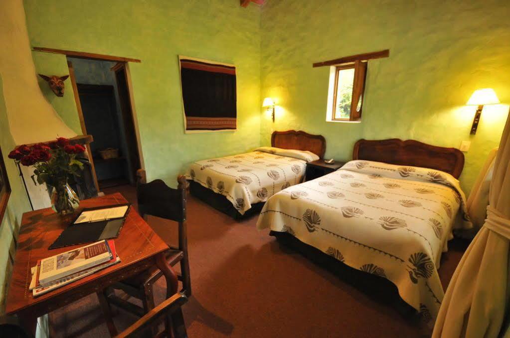 Las Palmeras Inn オタバロ エクステリア 写真