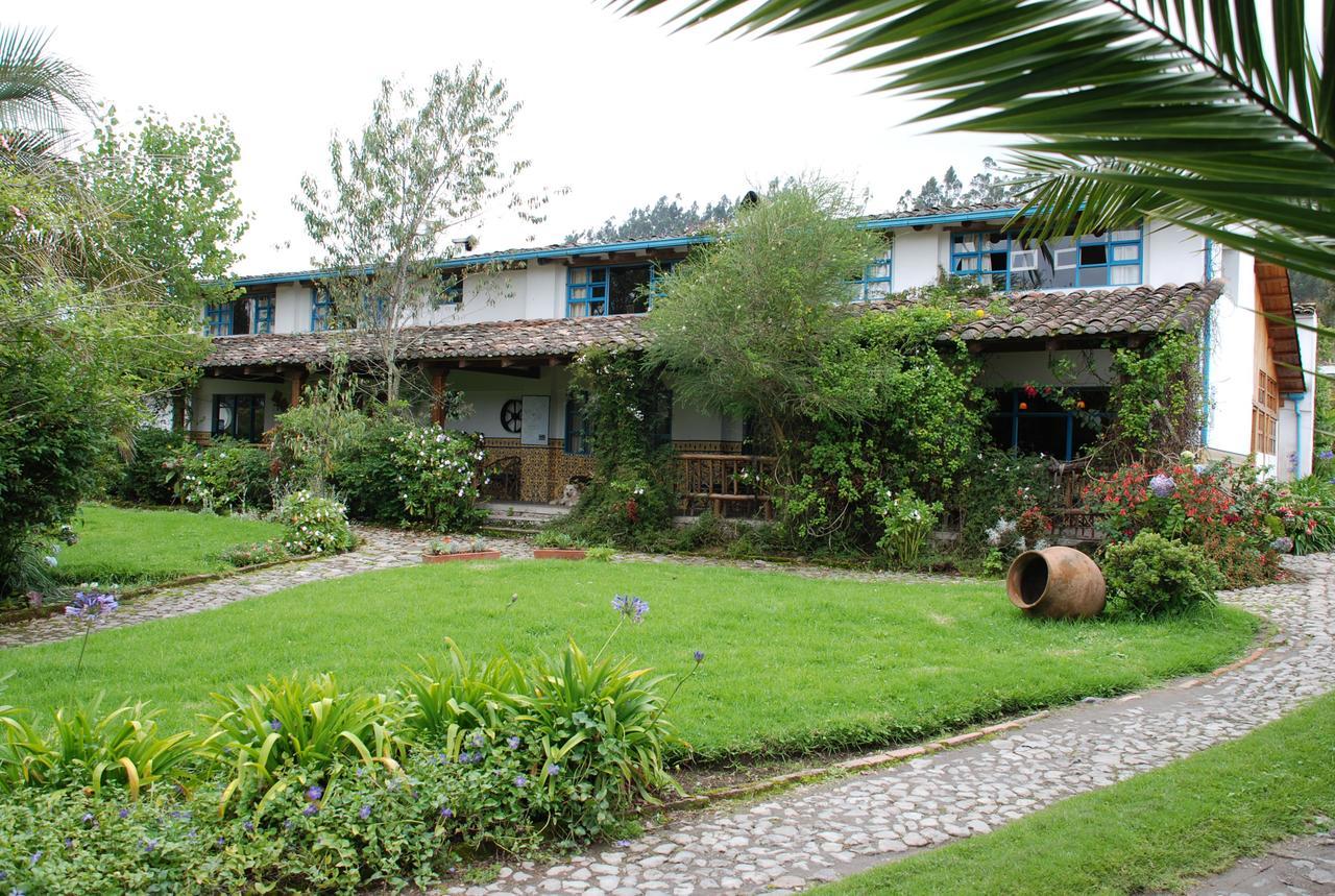 Las Palmeras Inn オタバロ エクステリア 写真